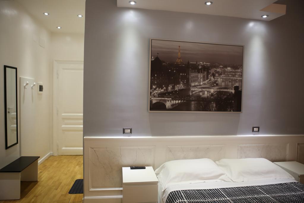 Blanco Vaticano Rome Room photo